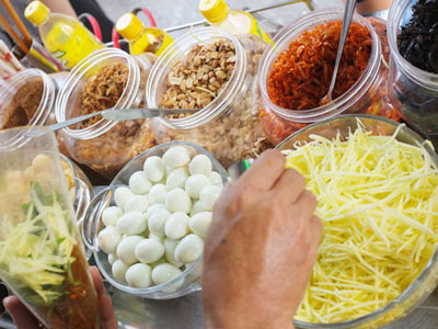 Bánh tráng trộn món ăn dân dã của người Việt