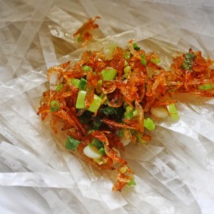 Bánh tráng vụn - nguyên liệu cho ra nhiều tác phẩm những món ăn vặt nổi tiếng khắp Sài Gòn