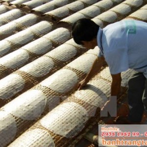 Ghé thăm cơ sở sản xuất bánh tráng truyền thống để hiểu rõ hơn về đặc sản của Việt Nam